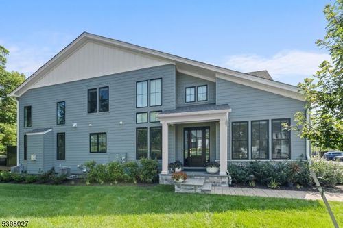 28-28 Peacock Ln, Berkeley Heights, NJ, 07922-1554 | Card Image