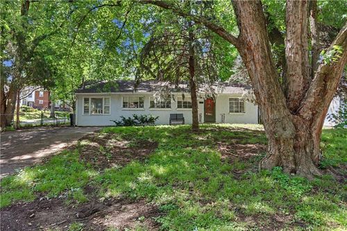 937 32nd Ter, Kansas City, MO, 64111-3645 | Card Image