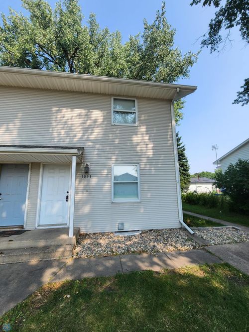 1033 27th St N, Fargo, ND, 58102-3136 | Card Image