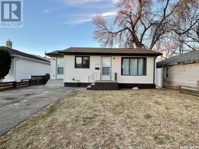 1054 Vaughan St, House other with 2 bedrooms, 1 bathrooms and null parking in Moose Jaw SK | Image 2