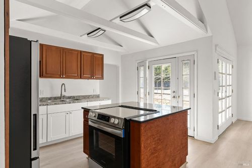 1041 Creek Side Court, Laytonville, CA, 95454 | Card Image