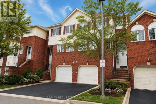 10-4605 Donegal Dr, Mississauga, ON, L5M4X7 | Card Image