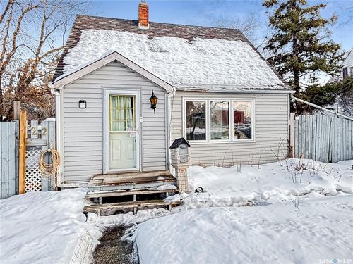 722 K Avenue S, Saskatoon, SK, S7M2E6 | Card Image