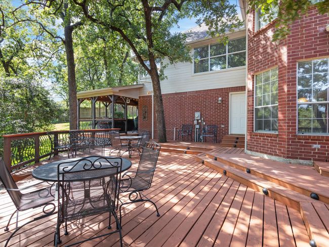 Approximately 800 s.f. deck with adjoing 230 s.f. outdoor kitchen and dining area. | Image 29