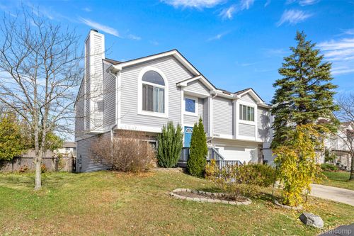 38560 Nellie Ln, Westland, MI, 48186-9345 | Card Image