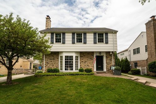 6014 N Kent Avenue, Whitefish Bay, WI, 53217 | Card Image