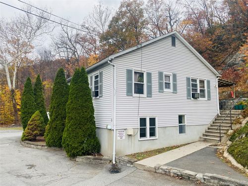 5 Old State Rd, Highland Fls, NY, 10928-4420 | Card Image