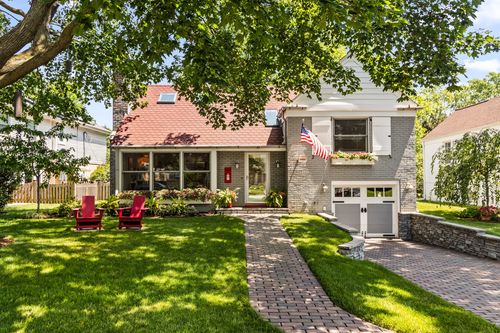9 Williamsburg Ct, Evanston, IL, 60203-1828 | Card Image