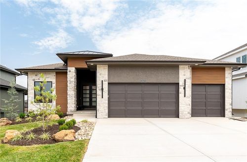 18609 Mohawk Ln, Overland Park, KS, 66085-8554 | Card Image