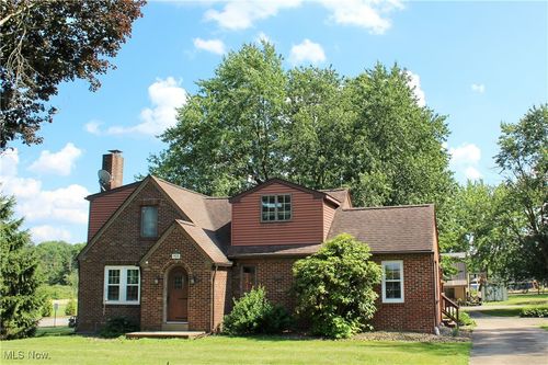 929 E Park Ave, Columbiana, OH, 44408-1451 | Card Image