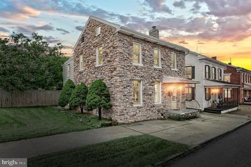 211 E King St, LITTLESTOWN, PA, 17340-1615 | Card Image