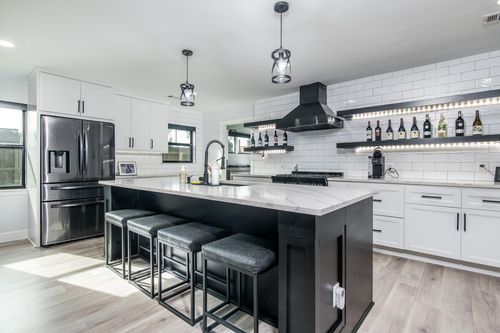 712 Clarence St, Tomball, TX, 77375-4503 | Card Image