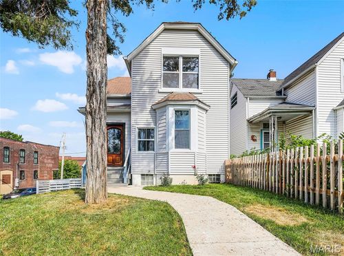 5123 Wicklow Pl, Saint Louis, MO, 63111-1747 | Card Image