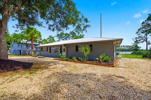 427 River Rd, Carrabelle, FL, 32322-5022 | Card Image