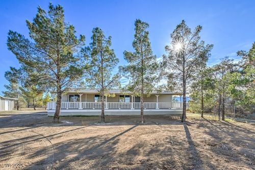 261 E Falcon St, Pahrump, NV, 89048-5748 | Card Image