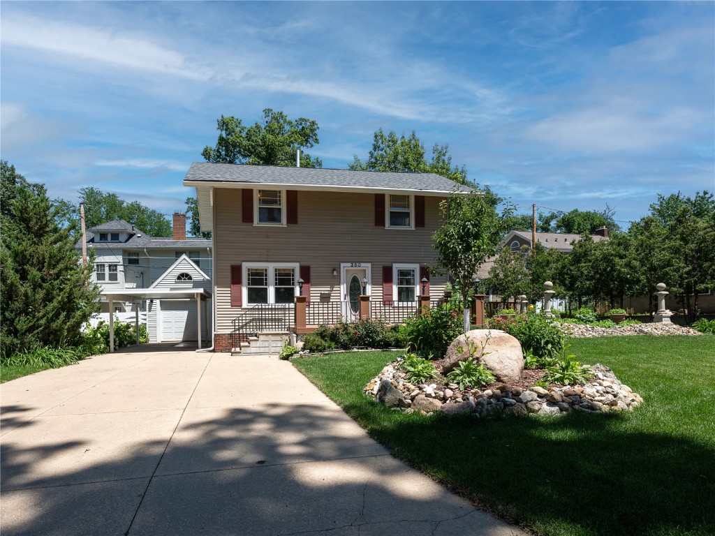 Woodland Dr, Cedar Rapids, IA 52403