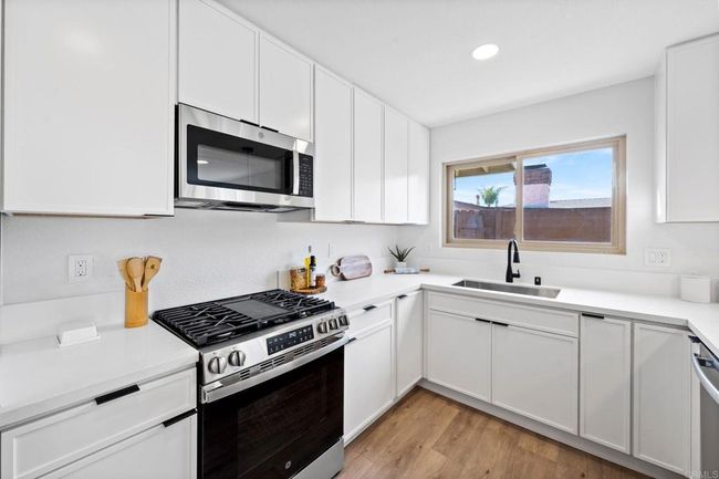 9121 Heatherdale St, House other with 3 bedrooms, 2 bathrooms and 2 parking in Santee CA | Image 8