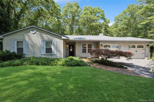 9 Grove Ave, Coram, NY, 11727-1446 | Card Image