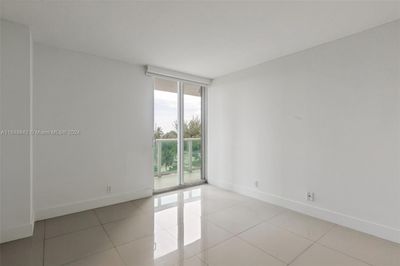 408 - 100 Bayview Dr, Condo with 2 bedrooms, 2 bathrooms and null parking in Sunny Isles Beach FL | Image 3