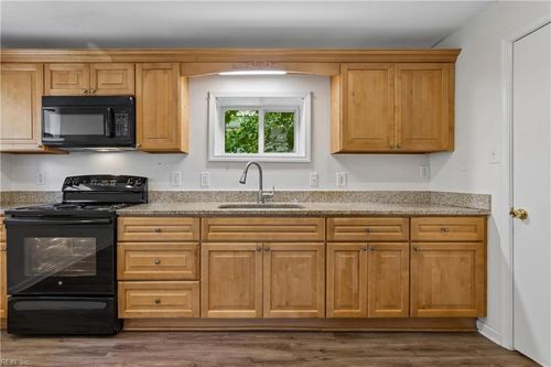 1007 Quash St, Hampton, VA, 23669-2709 | Card Image