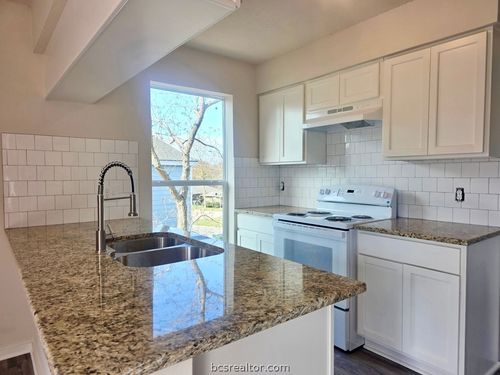 c-1020 Autumn Cir, College Station, TX, 77840-7851 | Card Image