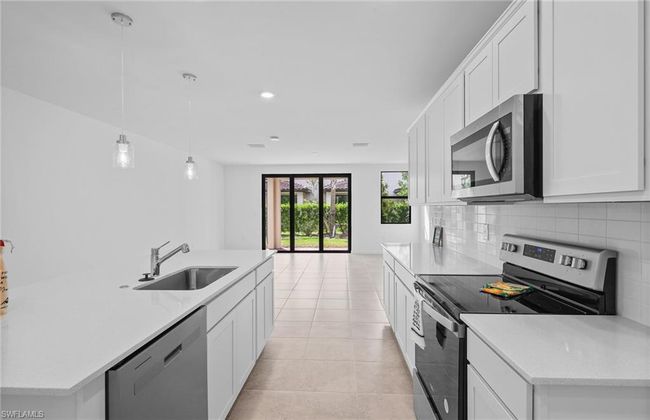 1661 Lake Jessup Cir, Townhouse with 3 bedrooms, 3 bathrooms and 1 parking in CAPE CORAL FL | Image 10