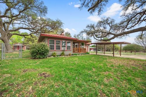 312 Gerald Dr, Blanco, TX, 78606-5933 | Card Image