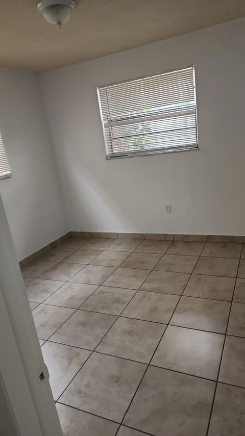 107-2175 Ne 169th Street, North Miami Beach, FL, 33162 | Card Image