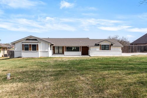 16 S Lakeview Dr, Goddard, KS, 67052-9252 | Card Image