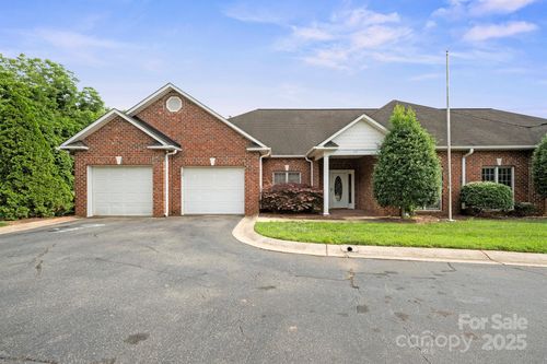 104 Mooreland Dr Ne, Conover, NC, 28613-8690 | Card Image