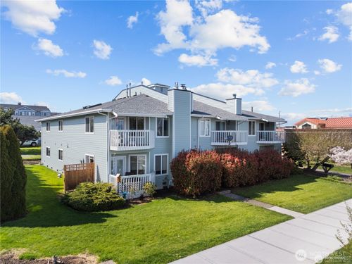apt-3-3120 R Ave, Anacortes, WA, 98221-3889 | Card Image