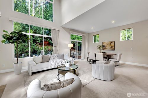 2401 132nd Ave Se, Bellevue, WA, 98005-4223 | Card Image