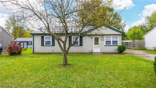 9894 Short Dr, Windham, OH, 44288-1427 | Card Image