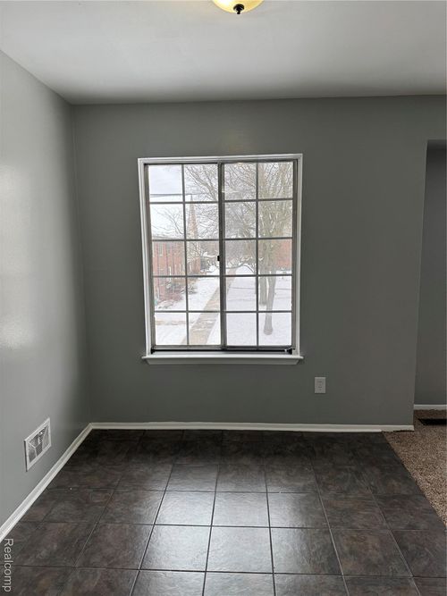 apt-229-30268 Southfield Rd, Southfield, MI, 48076-1317 | Card Image