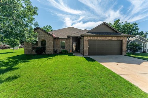 322 S Bowie Dr, Weatherford, TX, 76086-4032 | Card Image