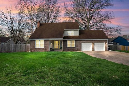 709 41st St, Blue Springs, MO, 64015-2511 | Card Image