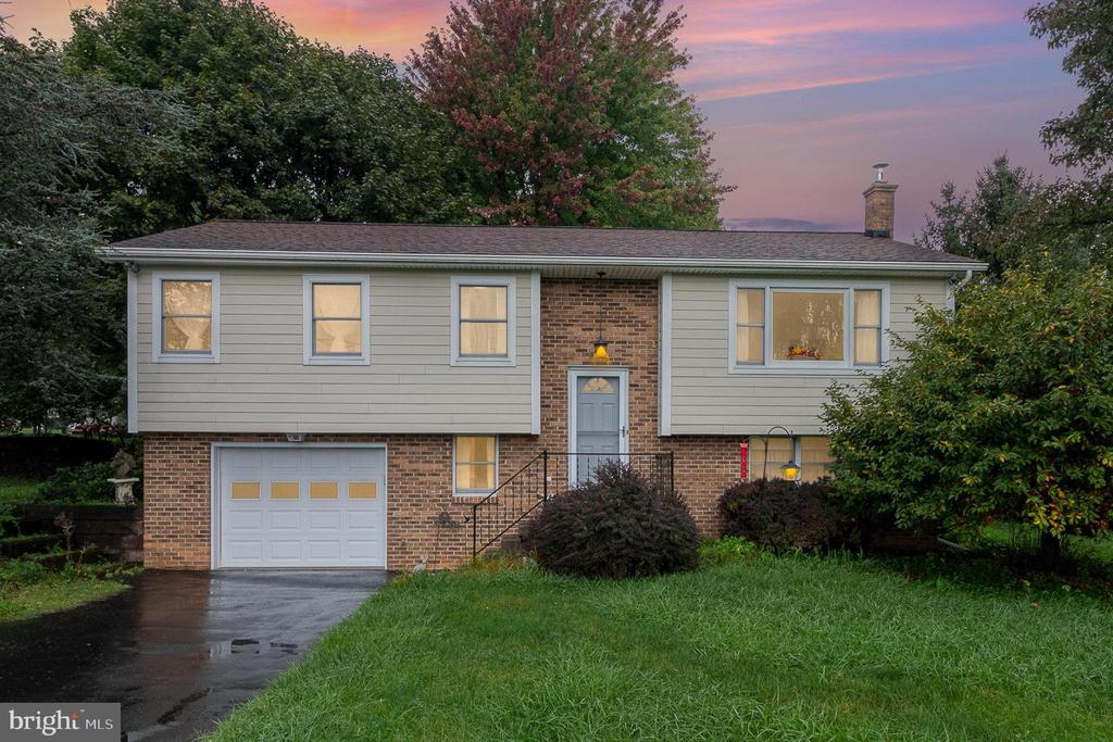 Mountain Rd, Boiling Springs, PA 17007