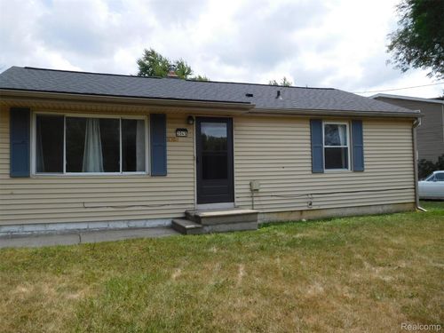 2043 Hillsdale Dr, Davison, MI, 48423-2313 | Card Image