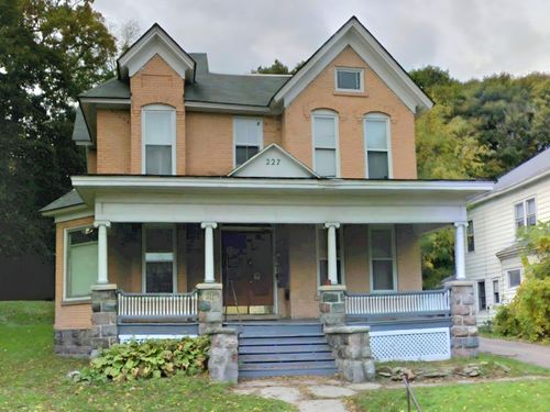 227 Douglas Ave, Kalamazoo, MI, 49007-3107 | Card Image