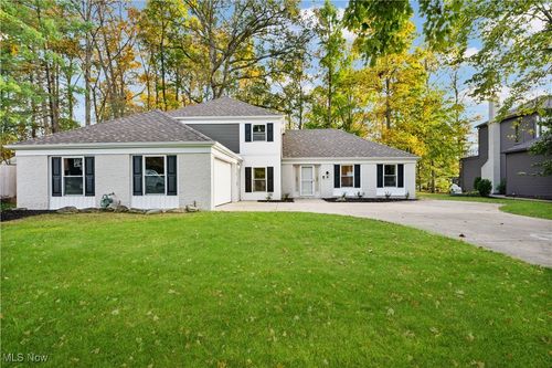 20121 Driftwood Ct, Strongsville, OH, 44149-5901 | Card Image