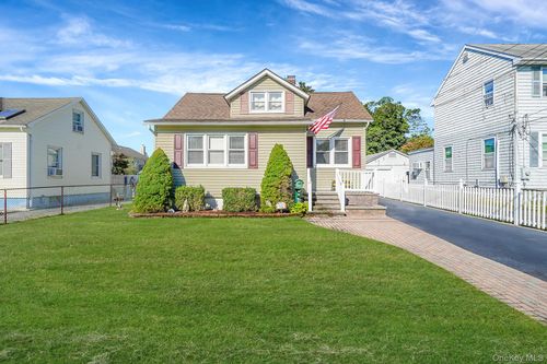 206 Wilson Blvd, Islip, NY, 11751-2224 | Card Image