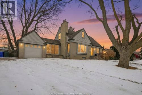 2569 Norman Rd, Windsor, ON, N8T1S8 | Card Image