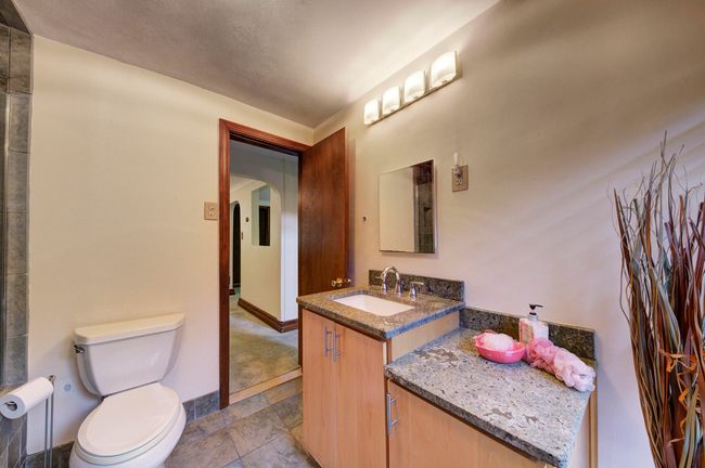main bath cont. | Image 16