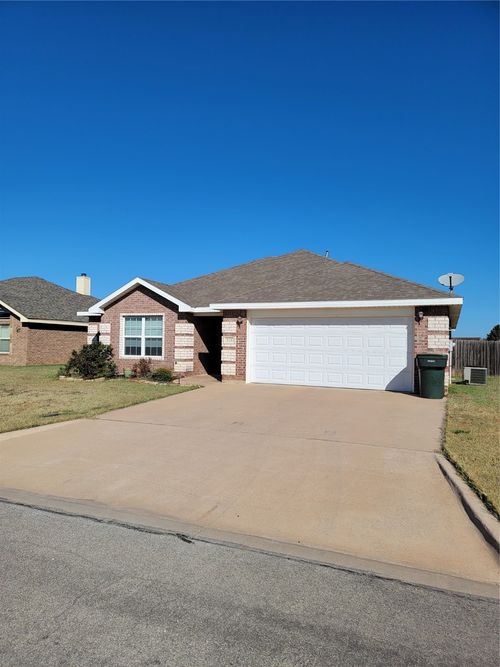 318 Sugarberry Ave, Abilene, TX, 79602-8305 | Card Image