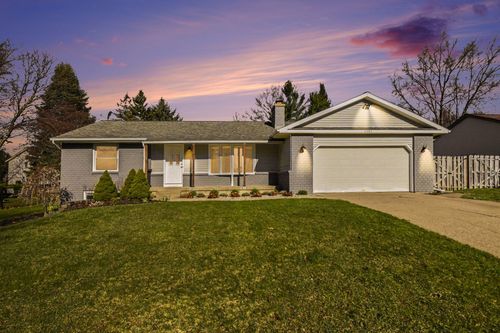 6593 Crownpointe Dr, Byron Center, MI, 49315-8211 | Card Image