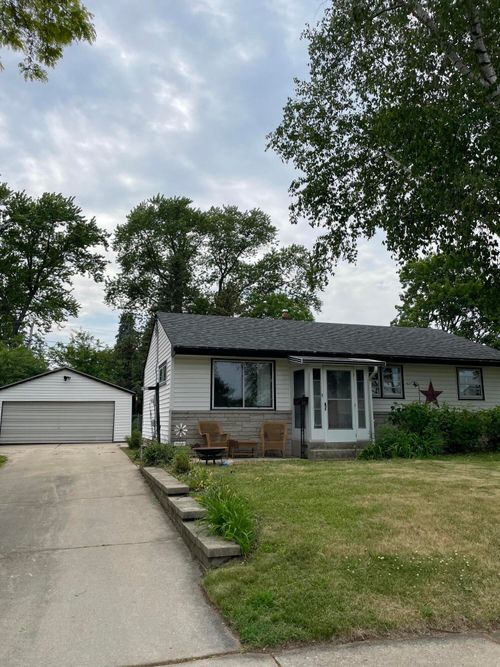 763 10th Ave, Grafton, WI, 53024-1428 | Card Image