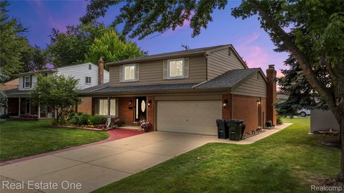 37751 Hanson Dr, Sterling Heights, MI, 48310-3686 | Card Image