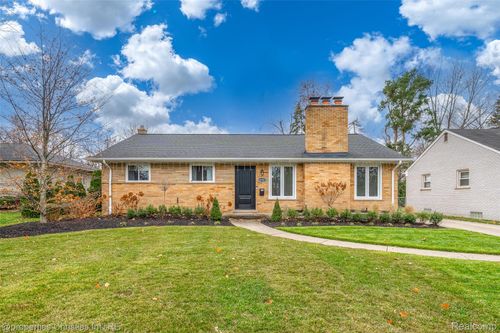 16927 Beverly Rd, Beverly Hills, MI, 48025-5537 | Card Image