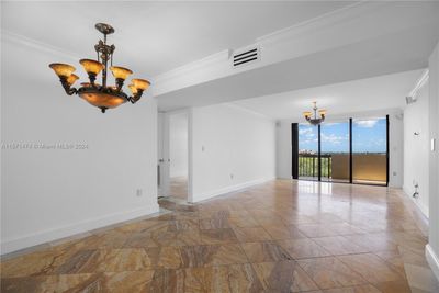 1104 - 600 Biltmore Way, Condo with 2 bedrooms, 2 bathrooms and null parking in Coral Gables FL | Image 3