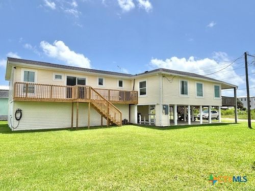604 W Maple St, Port O Connor, TX, 77982 | Card Image